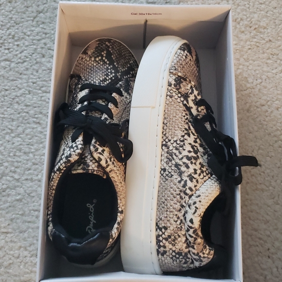 NWT Snakeskin platform Qupid SZ 8 Sneakers - Picture 2 of 6